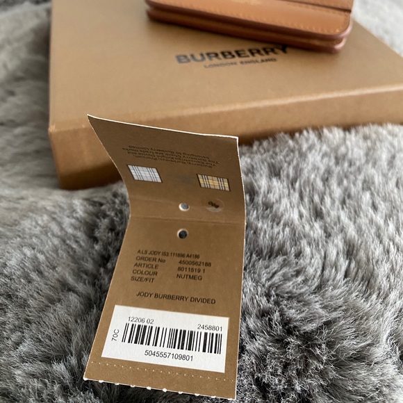 Burberry Horseferry Card Case; Detachable Chain - Picture 11 of 11